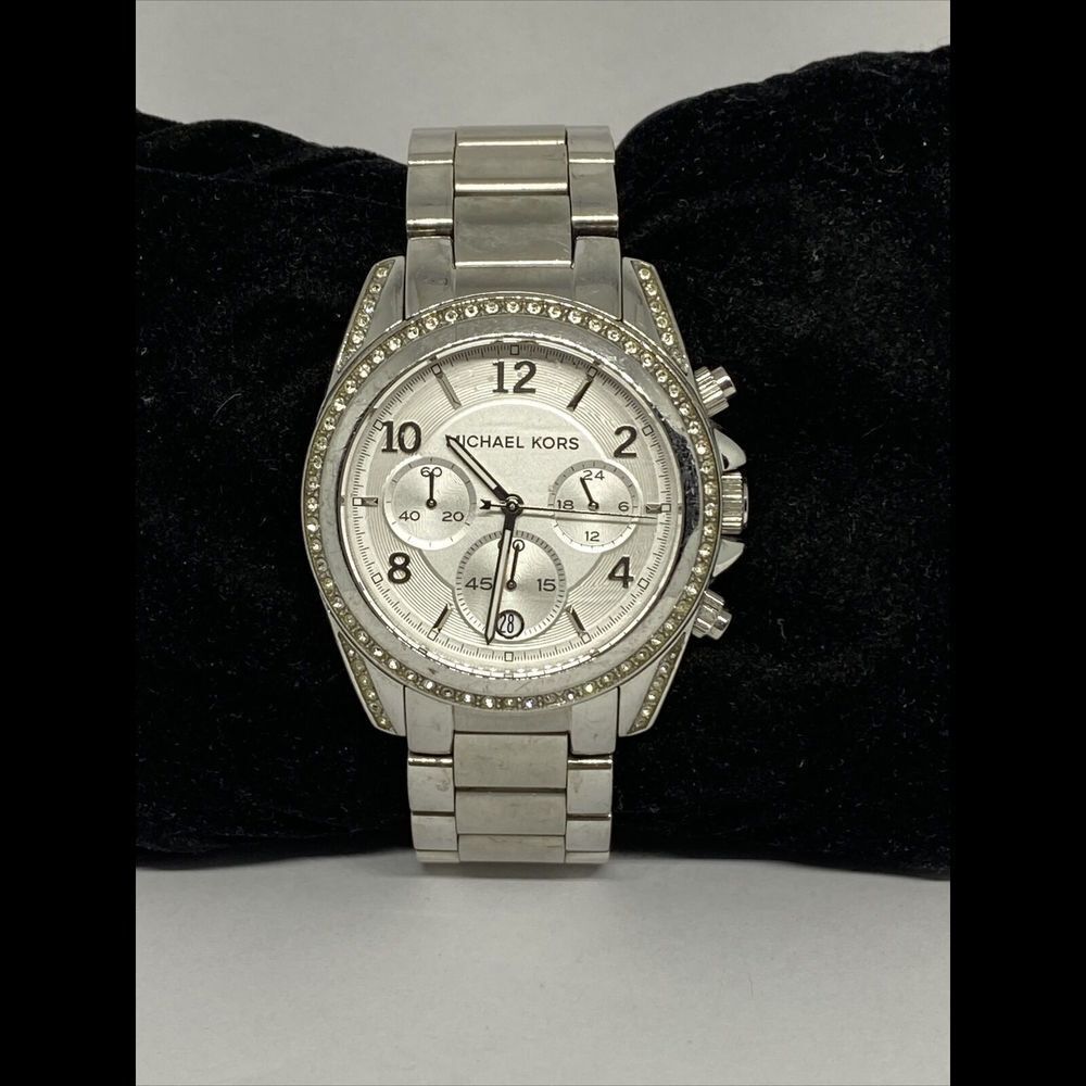 Michael KorsĀ MK5165 Womens Stainless SteelāAnalog Dial Silver Quartz Watch EY112